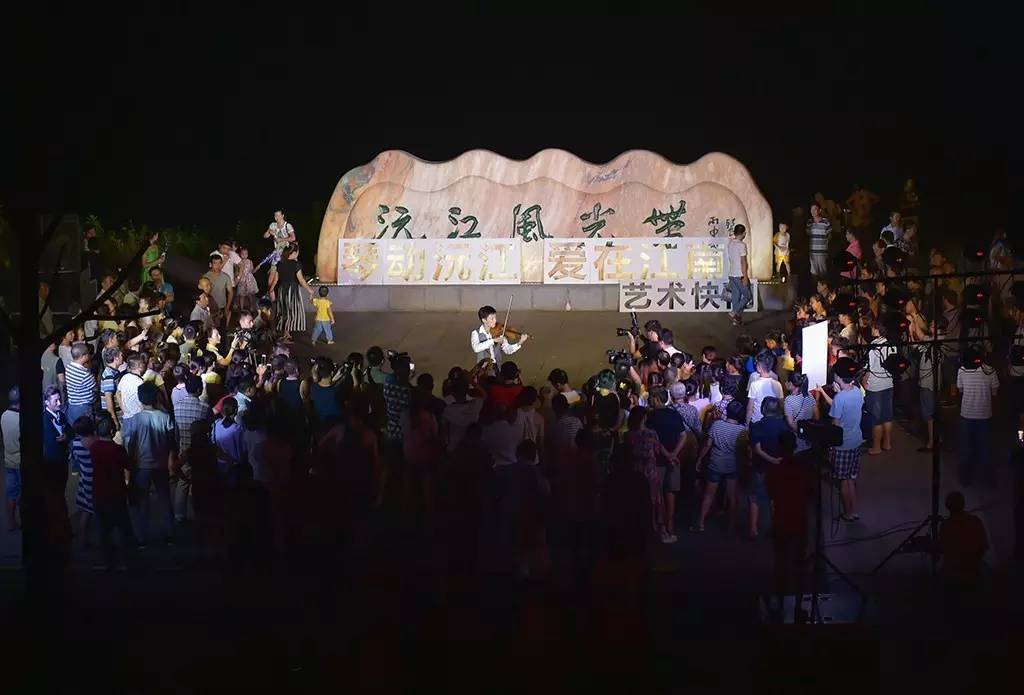耳朵會懷孕，與藝術(shù)快閃的完美場遇